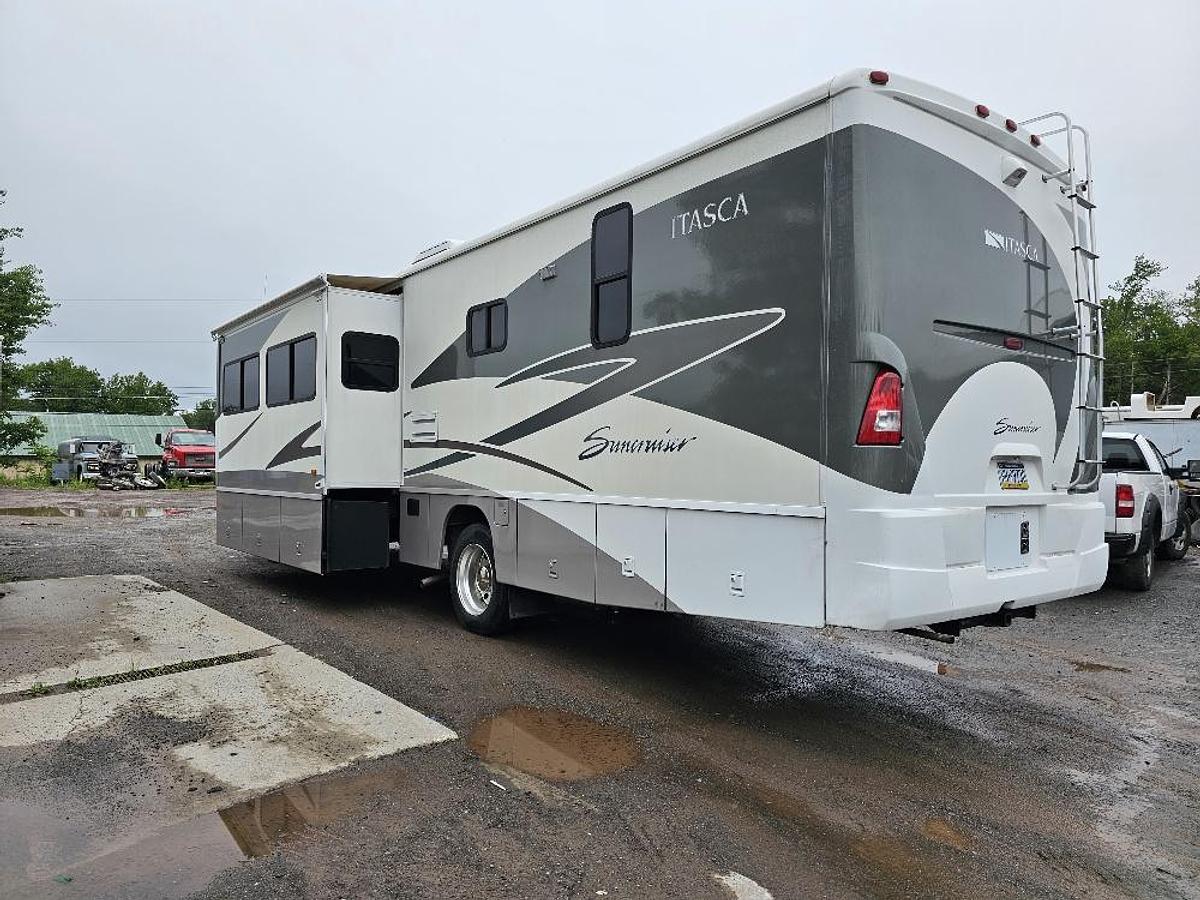 Used 2005 WINNEBAGO Suncruiser