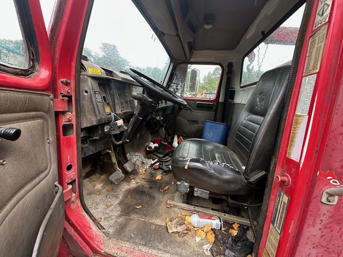 Used 2001 INTERNATIONAL 4700 Service Truck