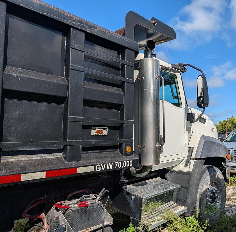 Used 2015 CATERPILLAR CT660 S