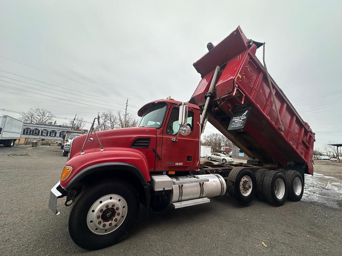 Used 2005 MACK Granite CV713