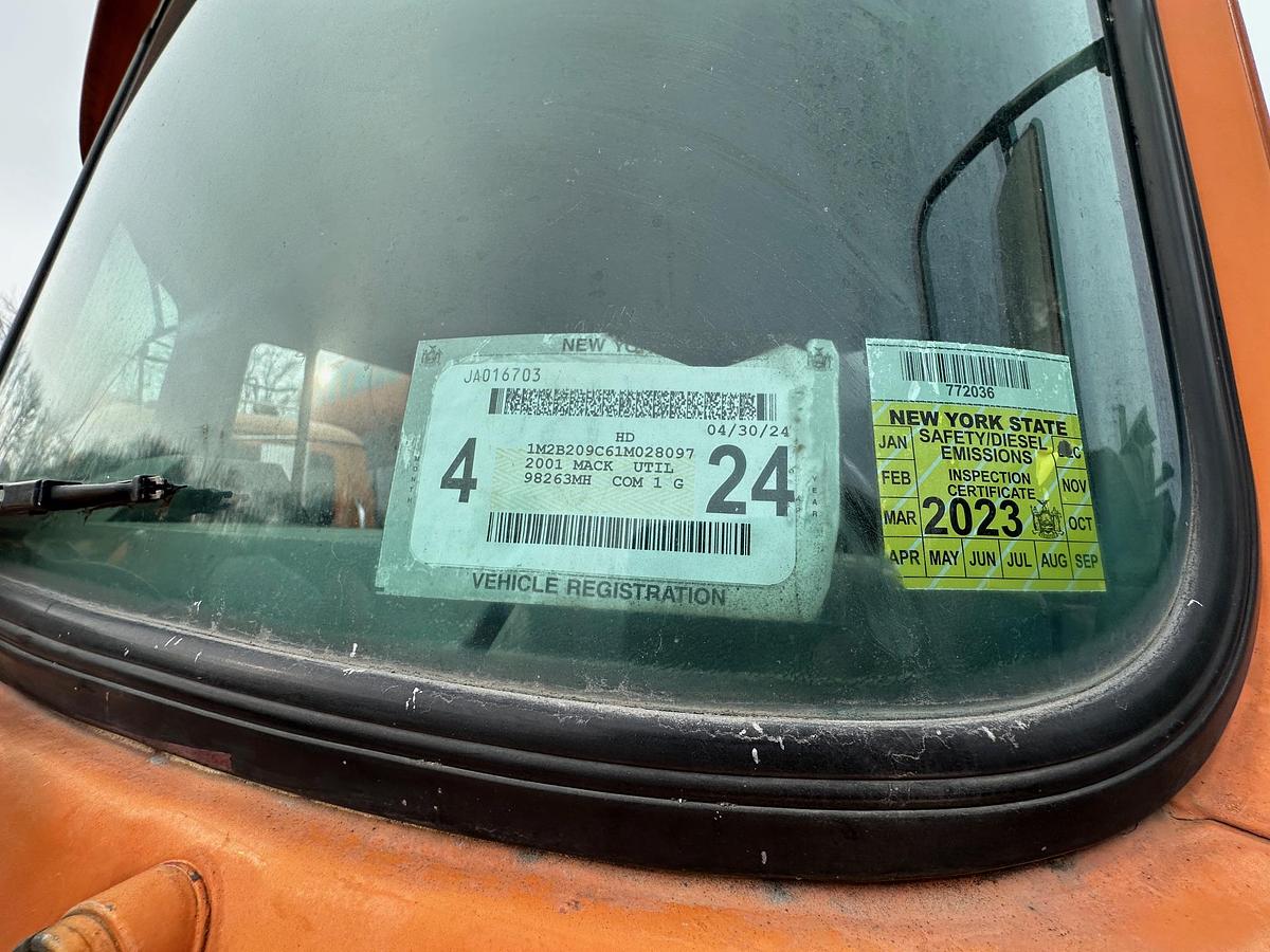 Used 2001 MACK DM690S