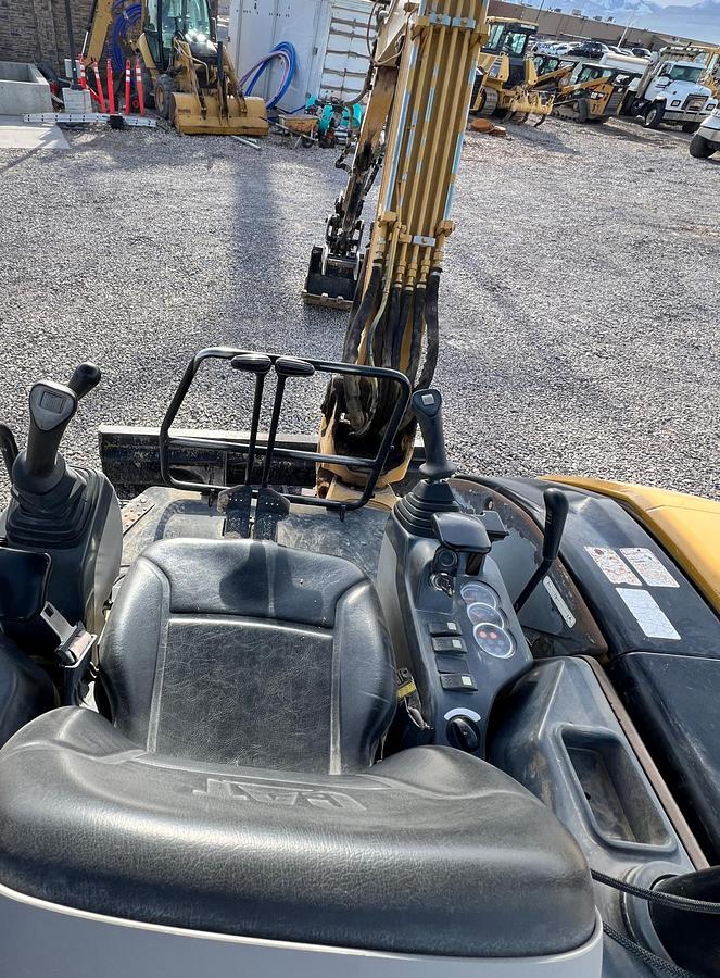 Used 2004 CATERPILLAR 305Cr