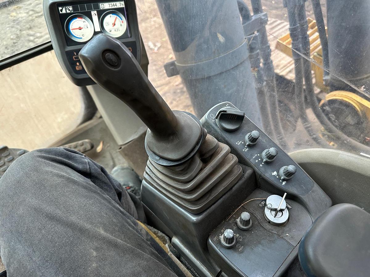 Used 2011 DEERE 450D LC