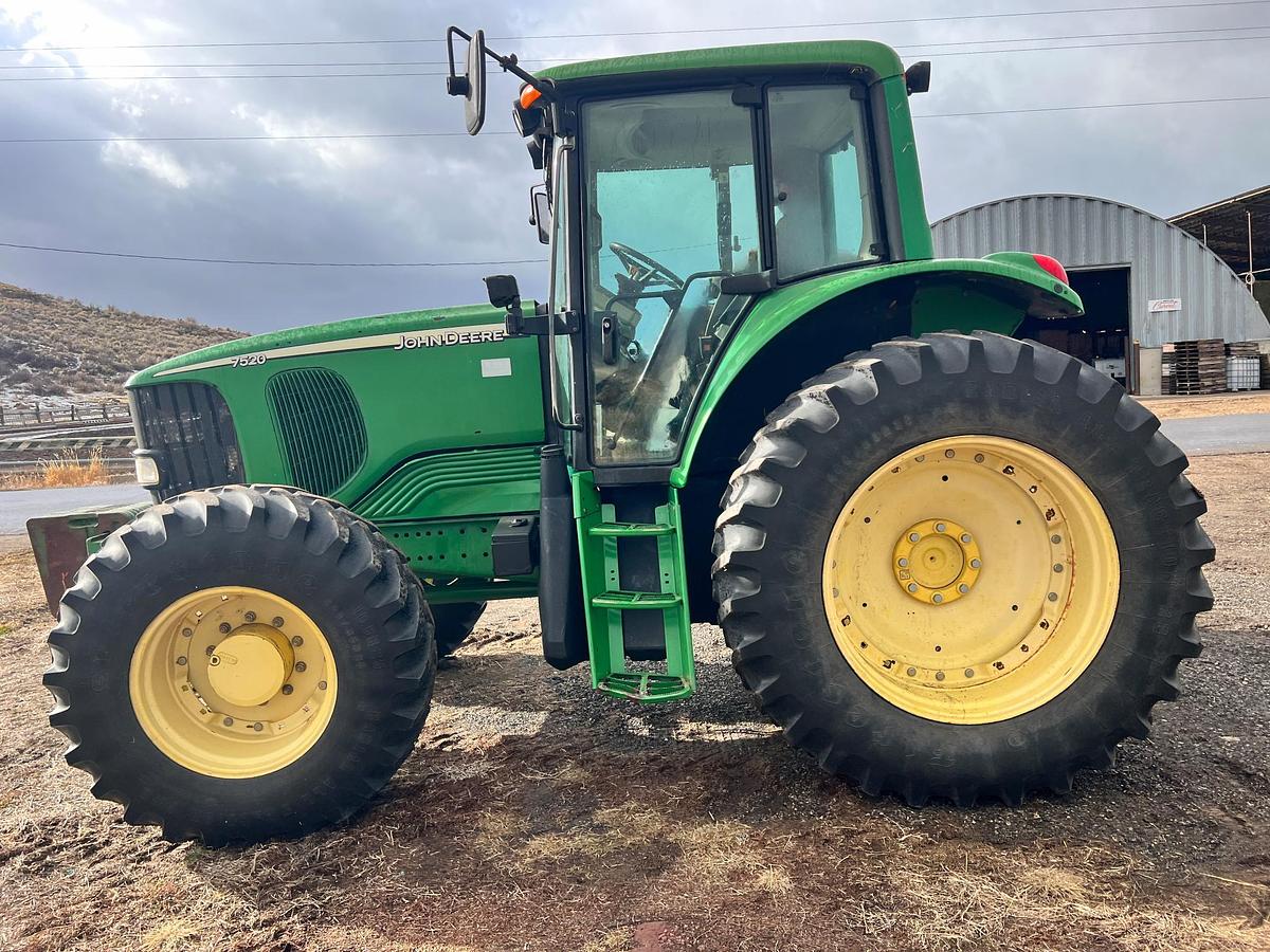 Used 2006 JOHN DEERE 7520