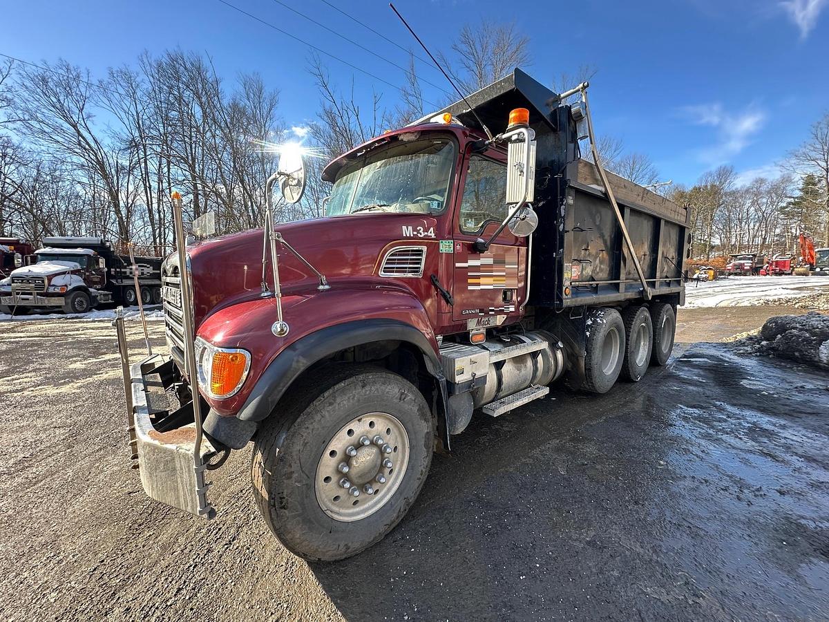 Used 2005 MACK CV713