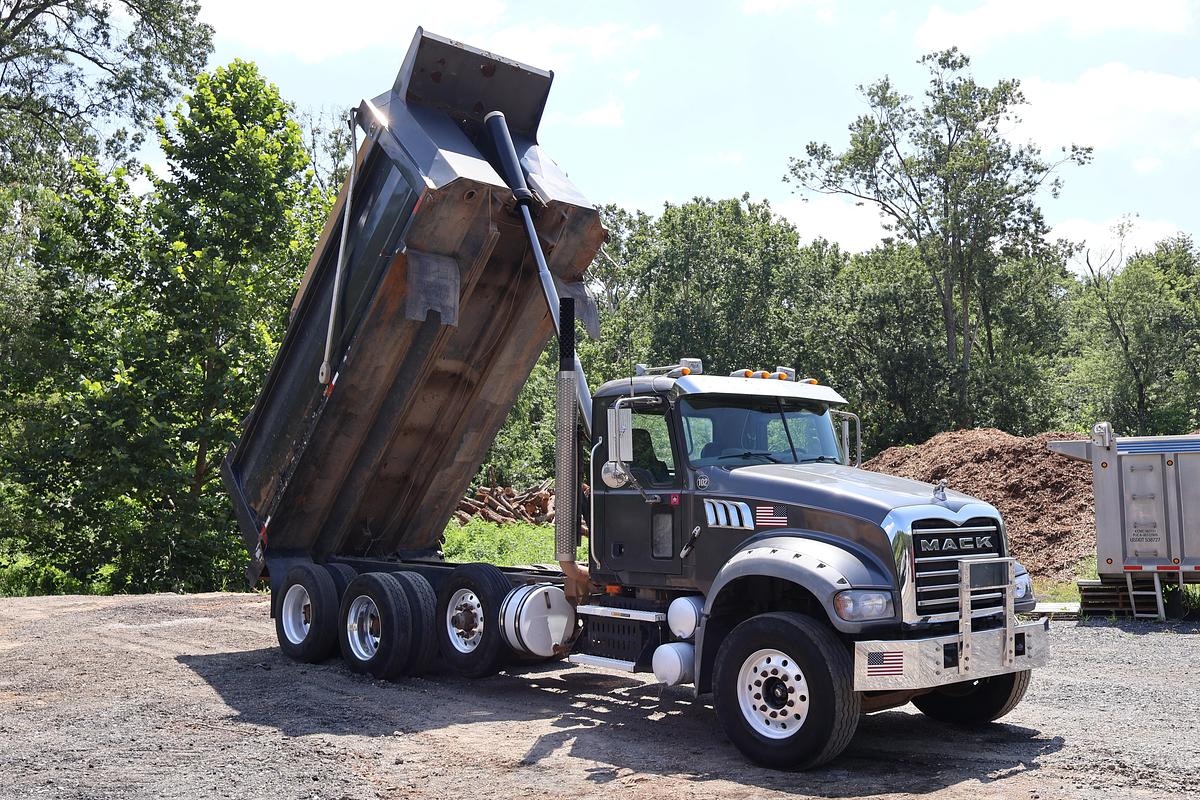 Used 2009 MACK Granite GU713