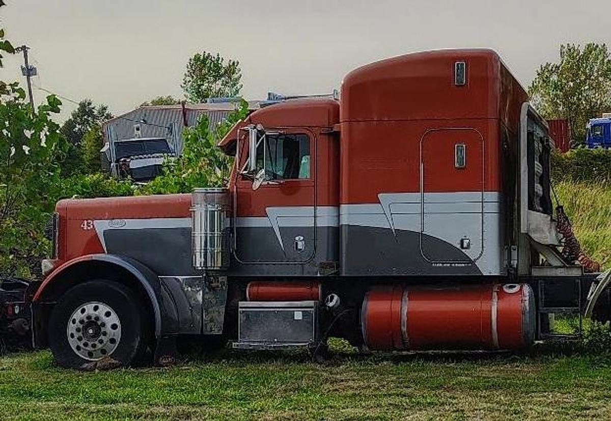 Used 1997 PETERBILT 379