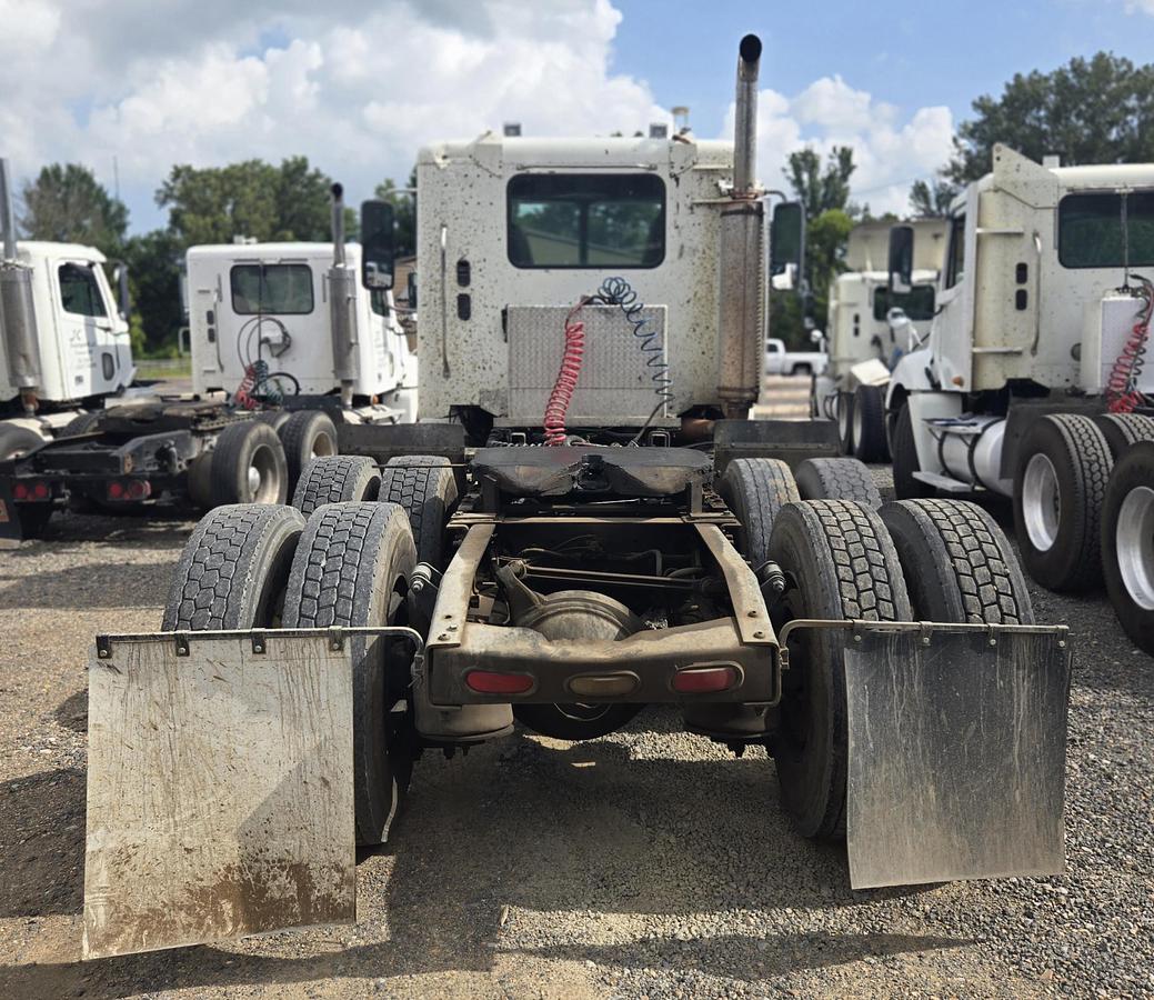 Used 2005 FREIGHTLINER Columbia