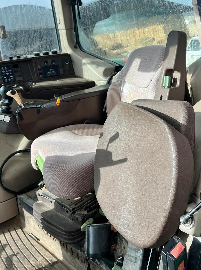 Used 2006 JOHN DEERE 7520