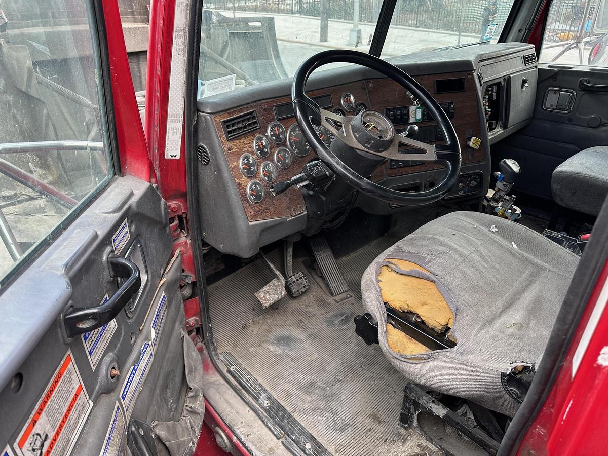 Used 2005 WESTERN STAR Rear Mixer