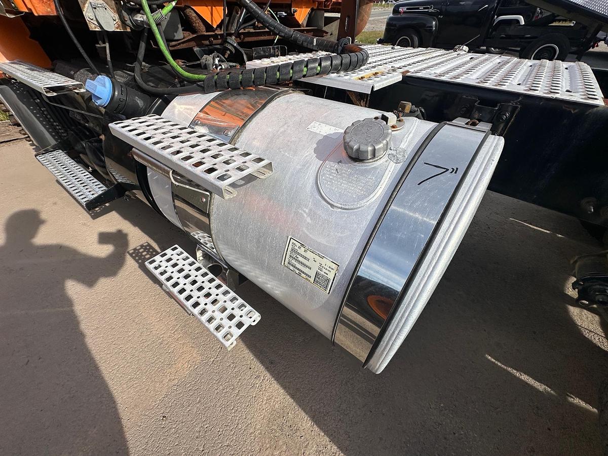 Used 2014 VOLVO VNM64T