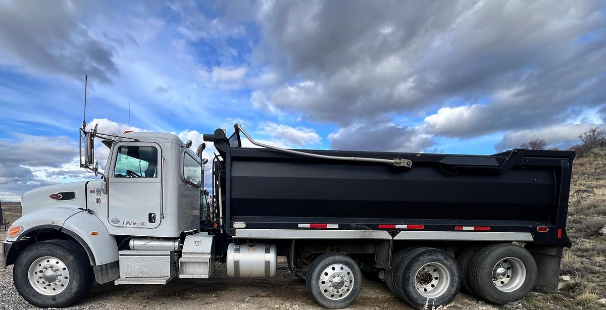 Used 2016 PETERBILT 348