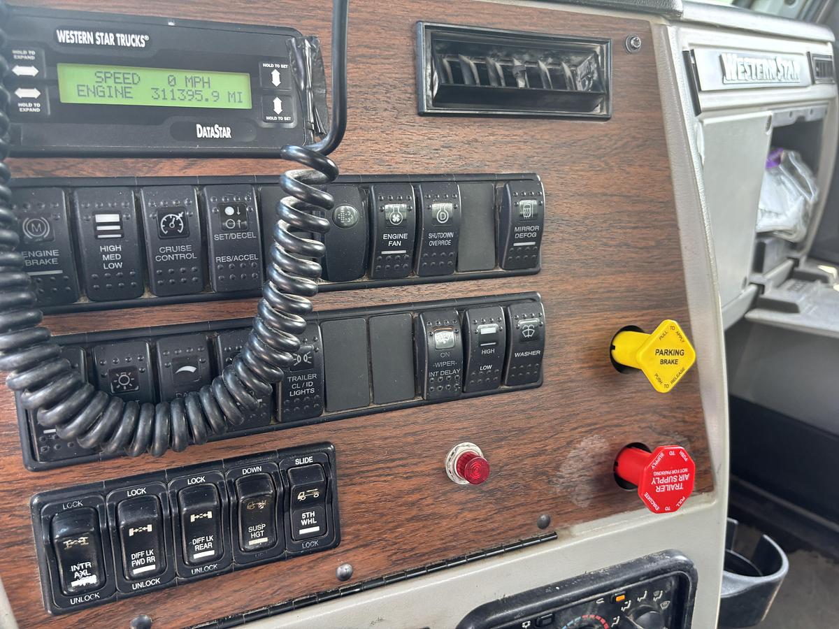 Used 2017 WESTERN STAR 4700