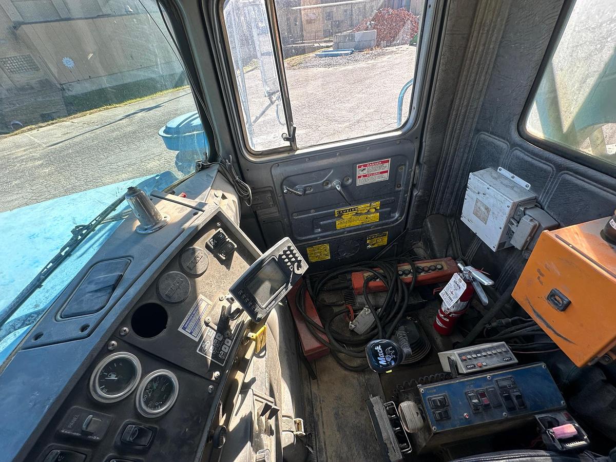 Used 2003 MACK DM690S