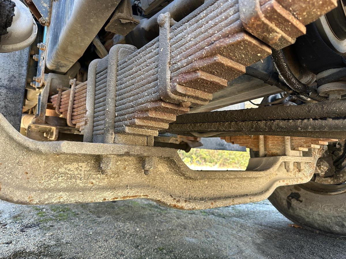 Used 2000 MACK DM690S Conveyor