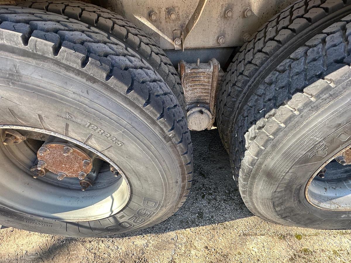 Used 2000 MACK DM690S Conveyor