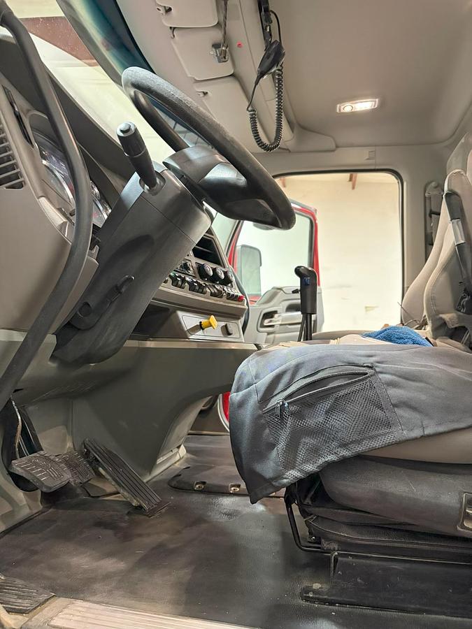 Used 2018 KENWORTH T880