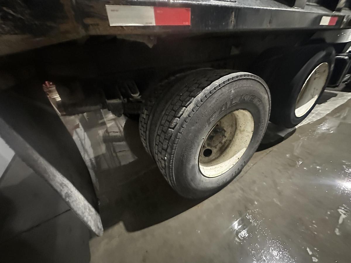 Used 2005 PETERBILT 335