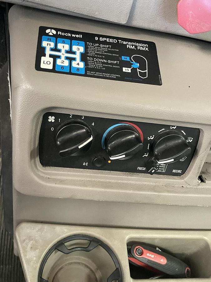 Used 2006 MACK CL733