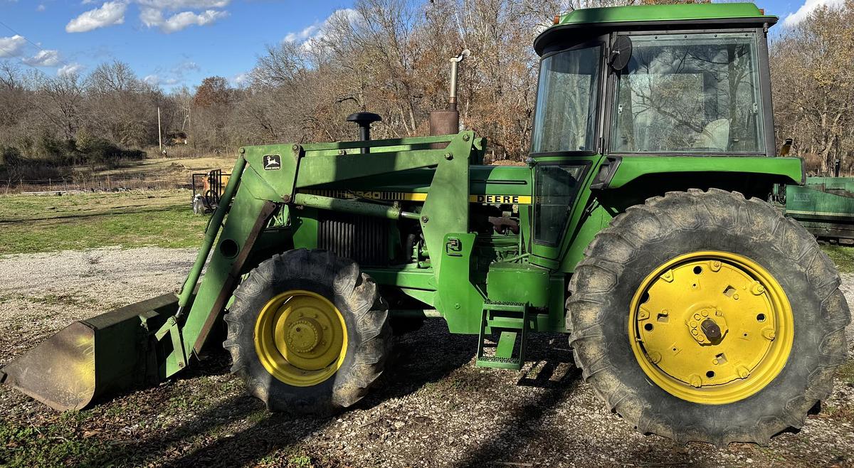 Used 1982 JOHN DEERE 2940