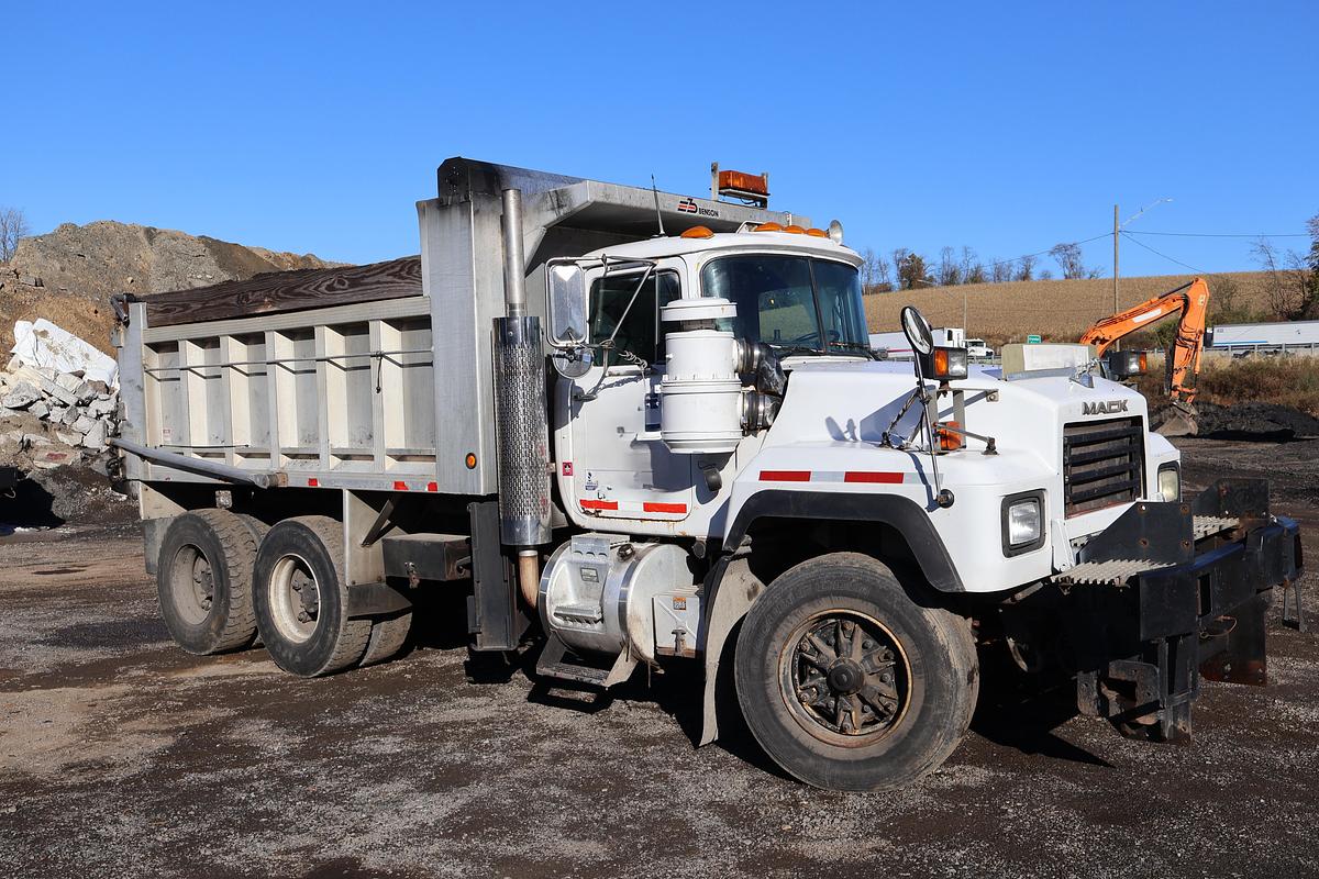 Used 1996 MACK RD690S