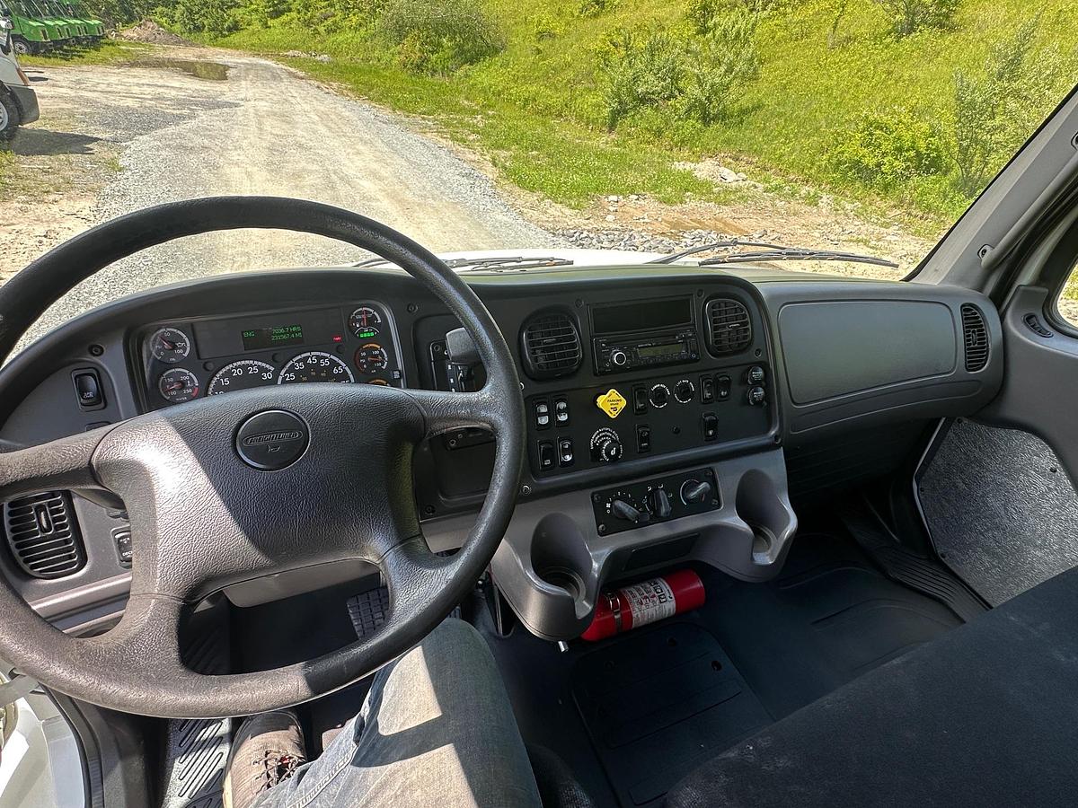 Used 2016 FREIGHTLINER Business Class M2