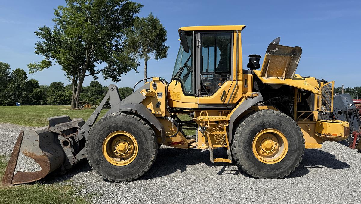 Used 2010 VOLVO L60F