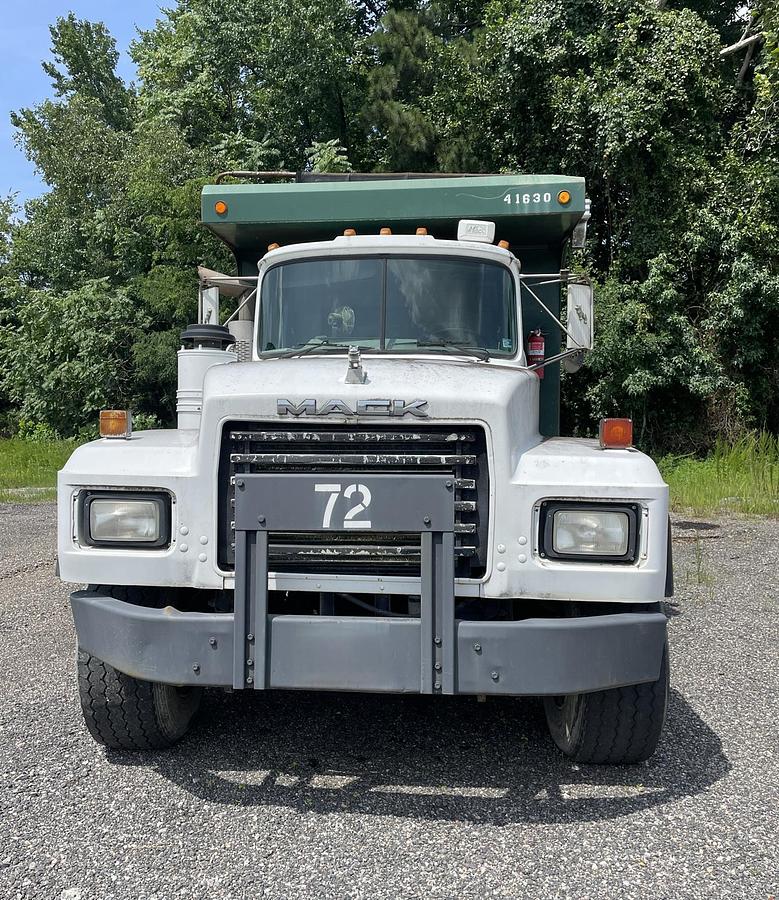 Used 2001 MACK RD 690S Tri Axle