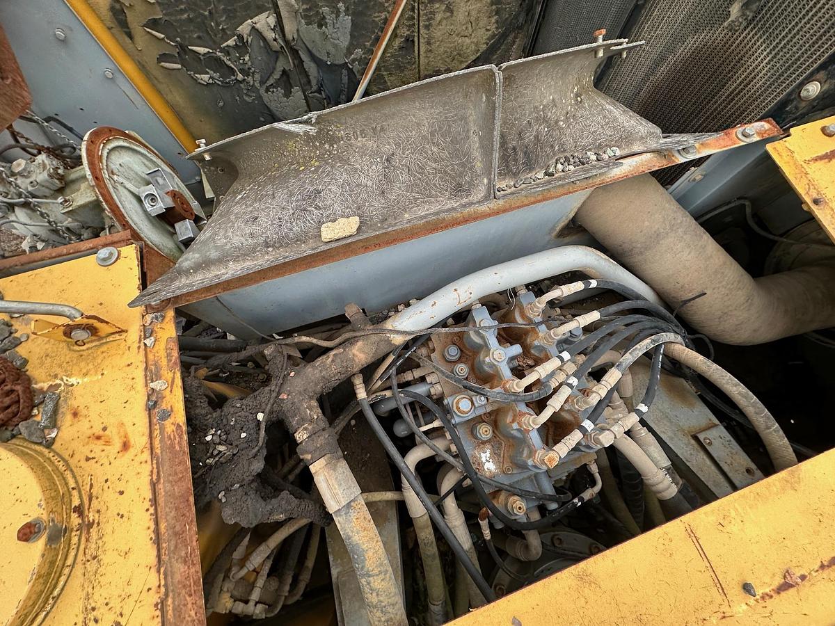 Used 2005 DEERE 330C LC