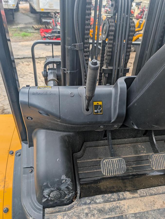 Used 2025 HYUNDAI 40D-9