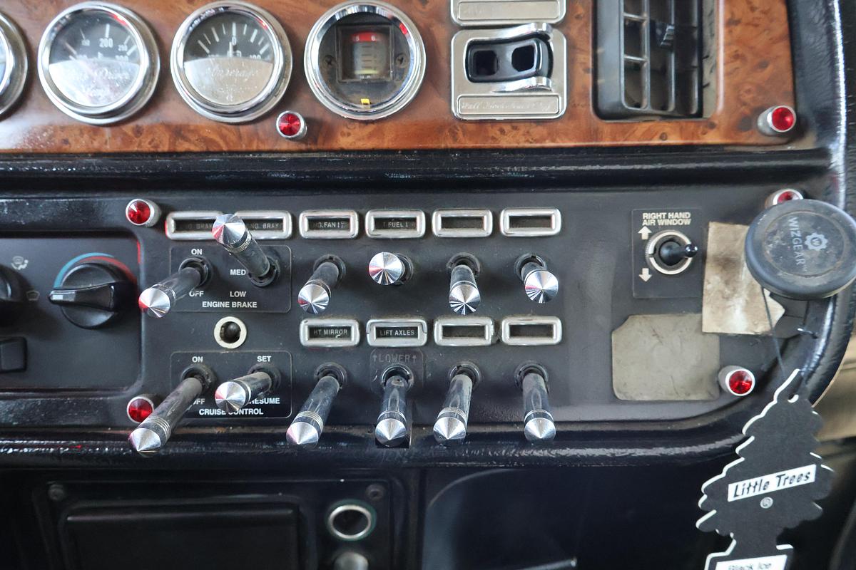 Used 2001 PETERBILT 379