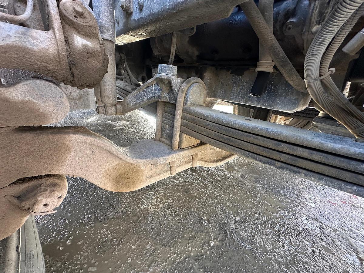 Used 2005 MACK CV713