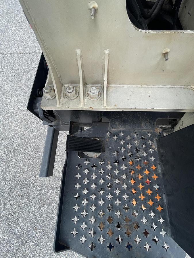 Used 2008 PETERBILT 365 Crane