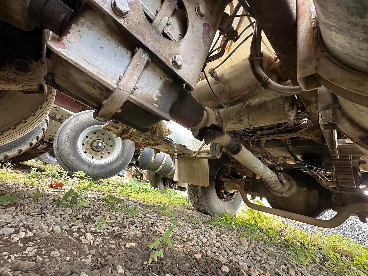 Used 1997 ADVANCE Front Discharge Mixer