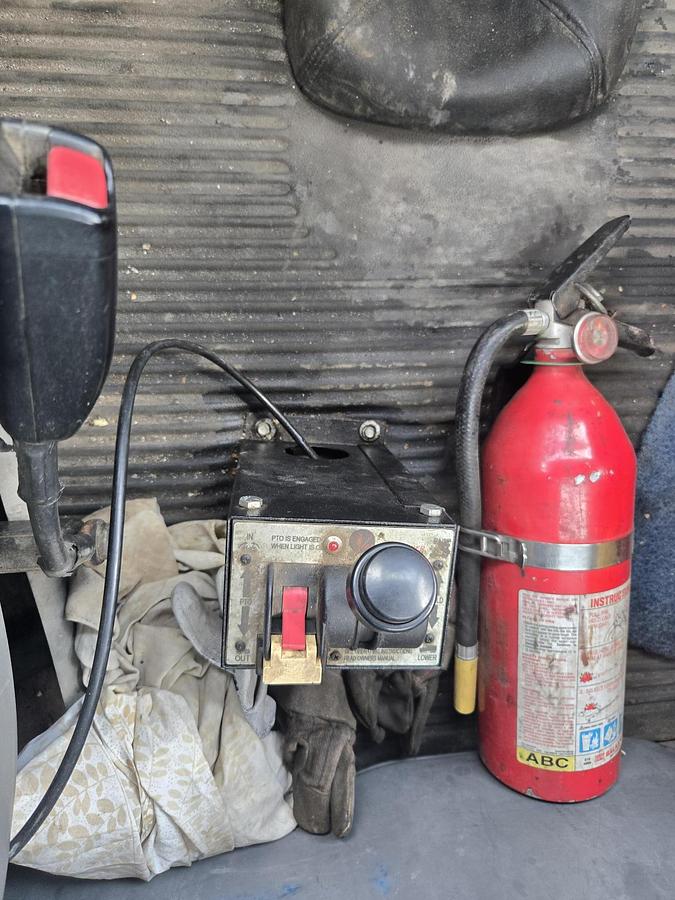 Used 2005 FREIGHTLINER Columbia