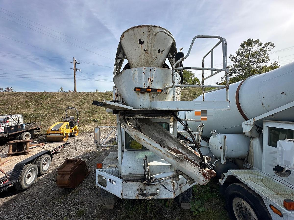 Used 1997 ADVANCE Front Discharge Mixer