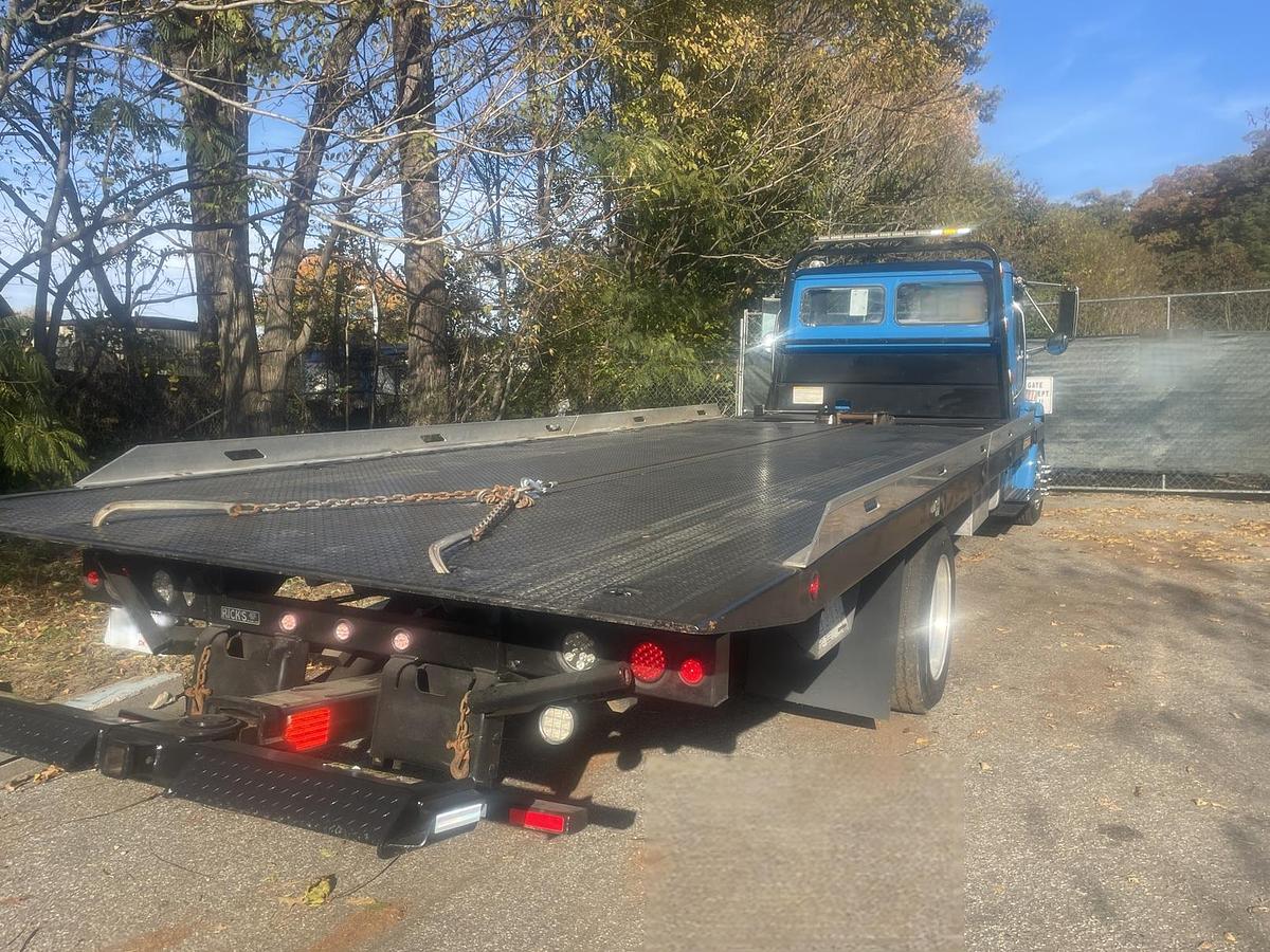 Used 2005 FREIGHTLINER FL70