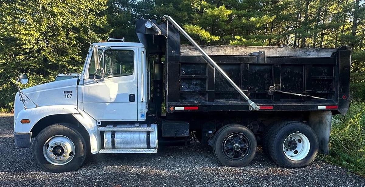 Used 2003 FREIGHTLINER FL112