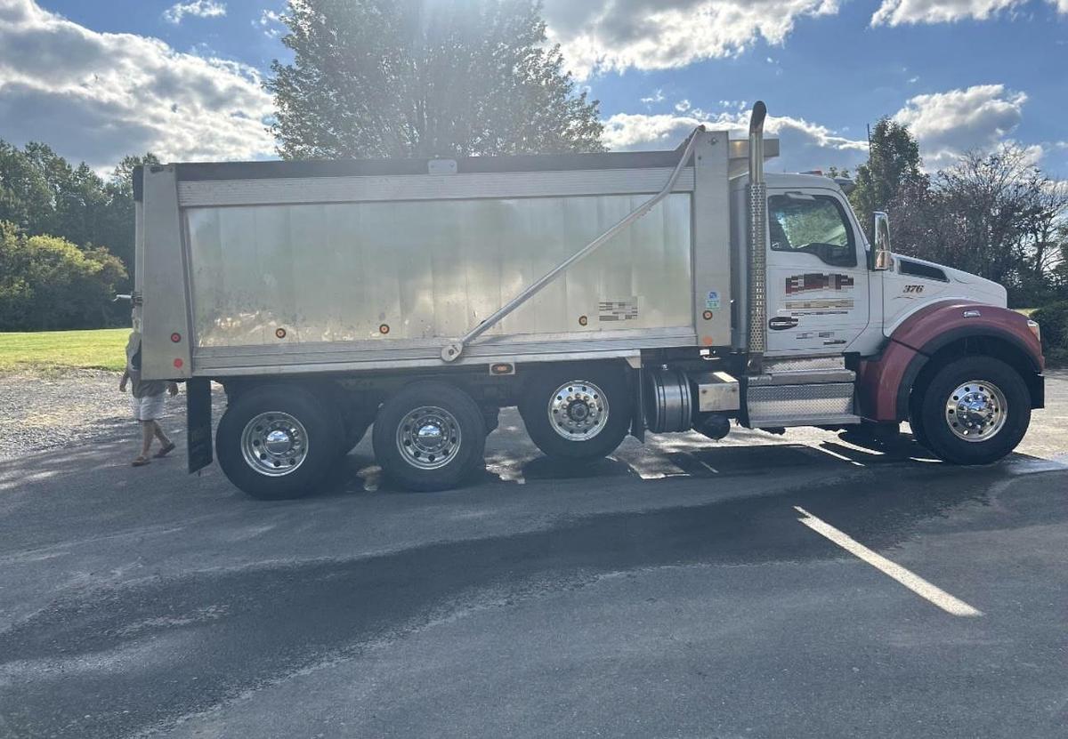 Used 2021 KENWORTH T880