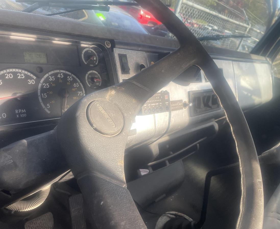 Used 2005 FREIGHTLINER FL70