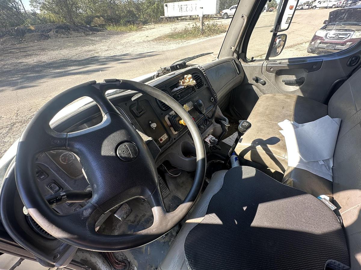 Used 2007 FREIGHTLINER M2 106