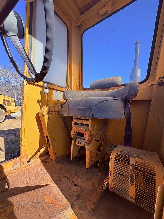 Used 1976 DEERE 570A