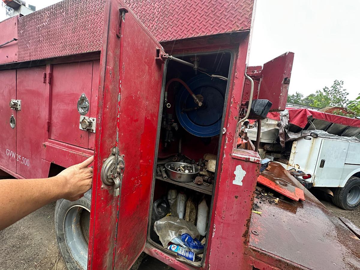 Used 2001 INTERNATIONAL 4700 Service Truck