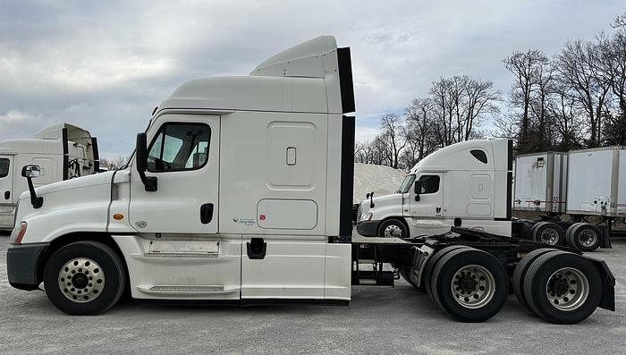 Used 2015 FREIGHTLINER Cascadia 125