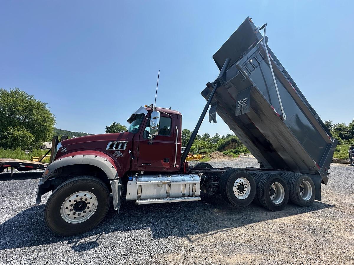 Used 2020 MACK Granite GR64F