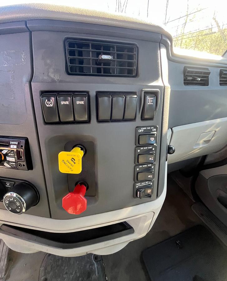 Used 2018 PETERBILT 579