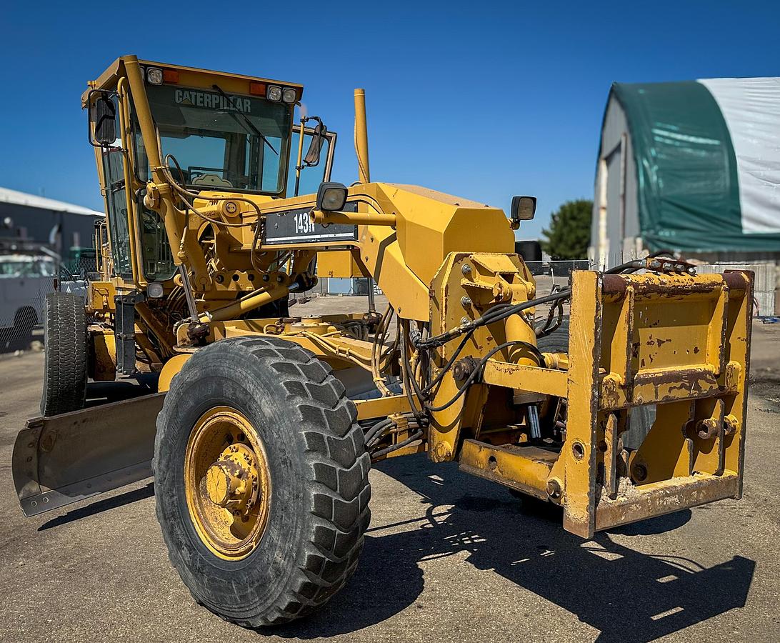 Used 2000 CATERPILLAR 143H