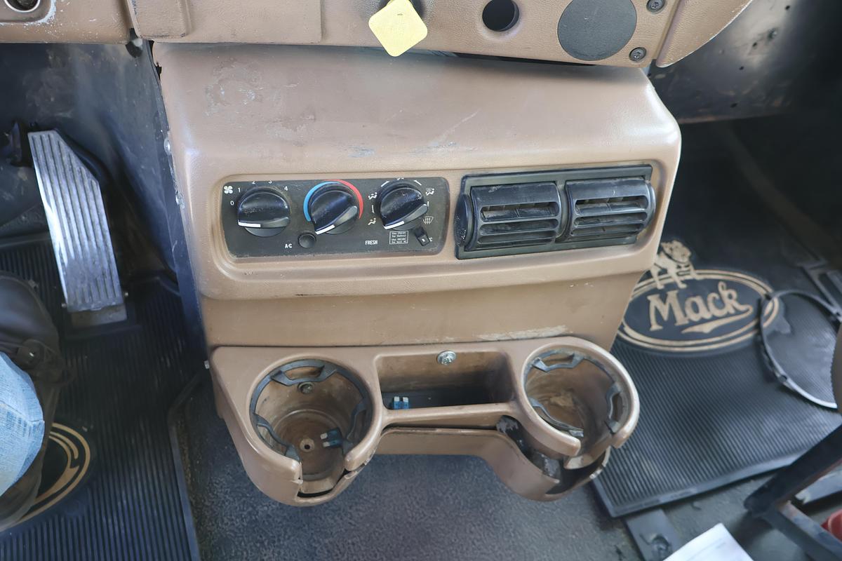 Used 2007 MACK Granite CV713