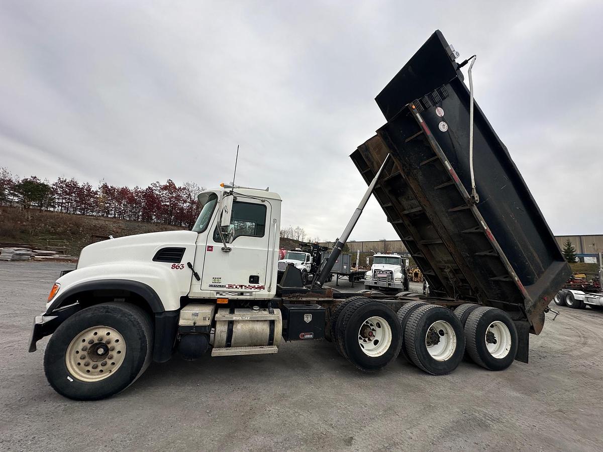 Used 2007 MACK CV713
