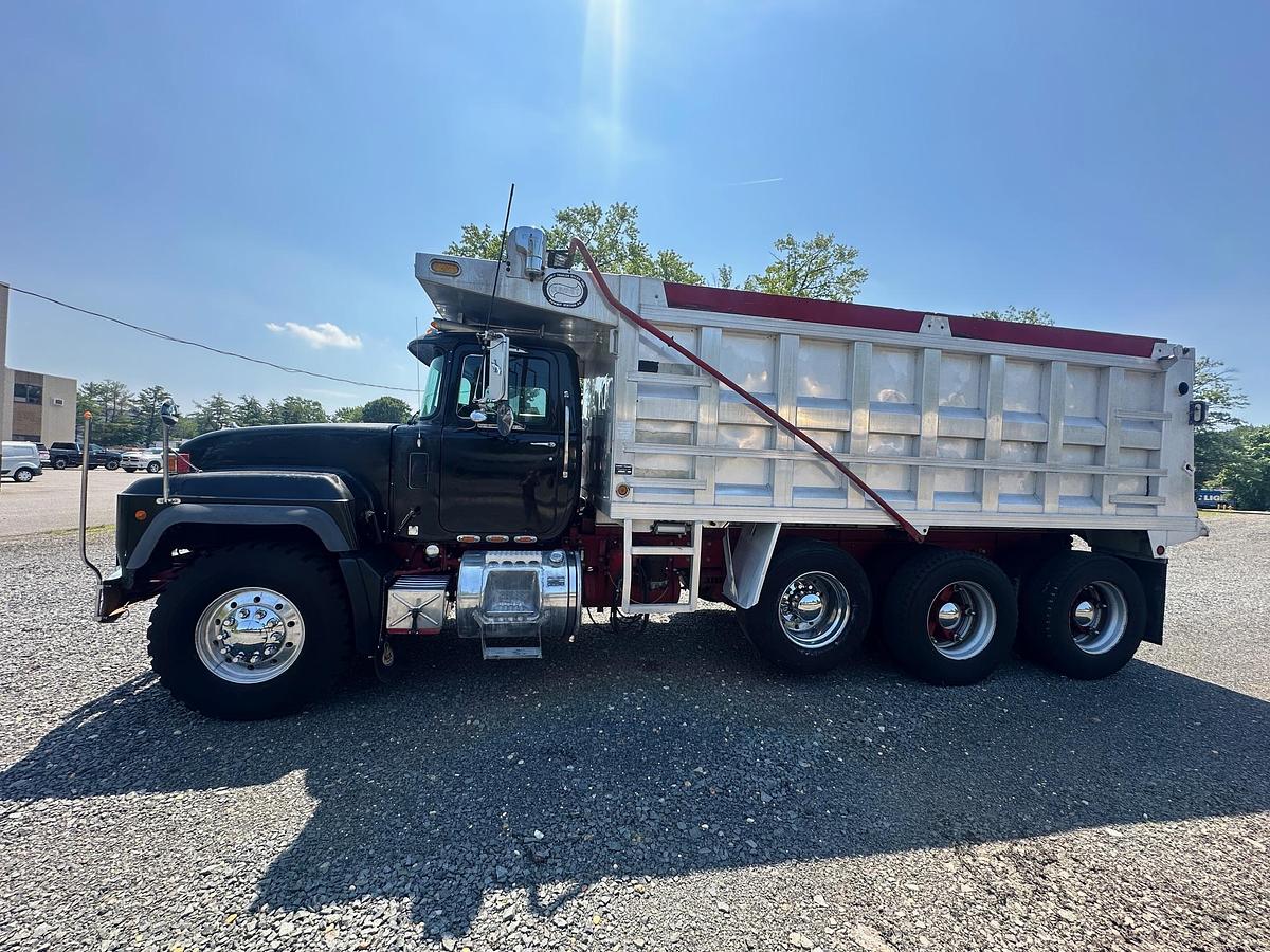 Used 1997 MACK RD688S